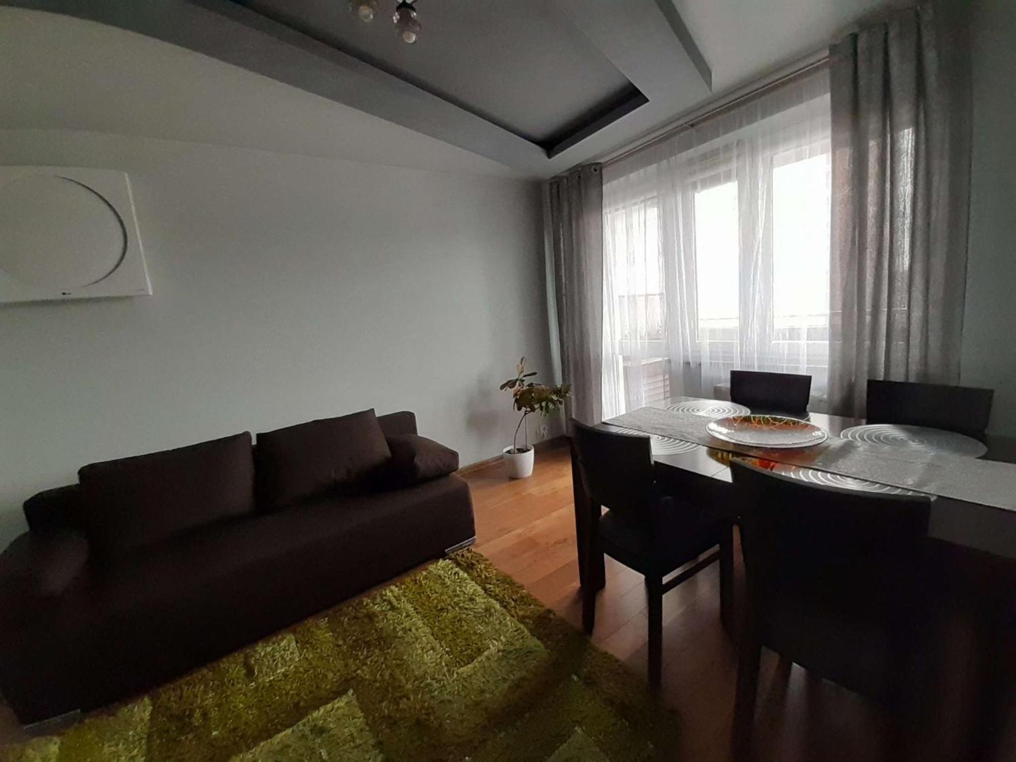A Beautiful, Modern, Air-conditioned And Furnished 3-room Apartment *